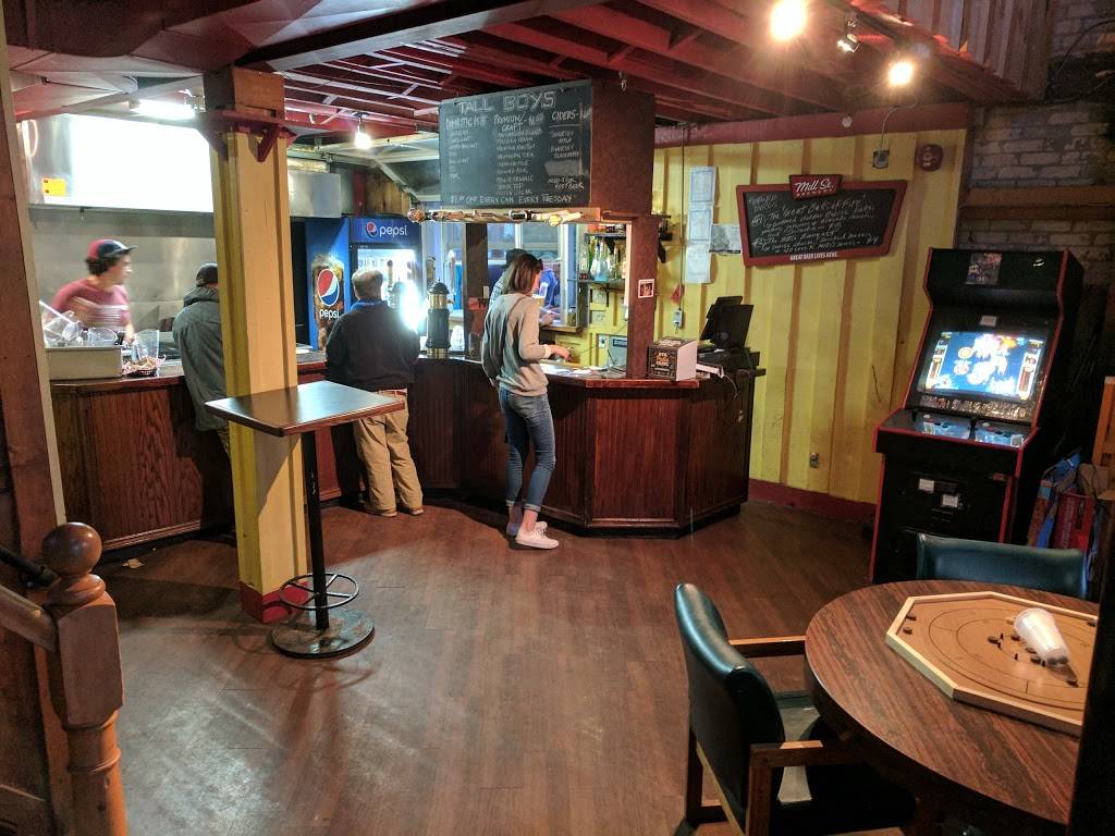 Jack Burger Pub | restaurant | 45 Duke St W, Kitchener, ON N2H 3W6, Canada | 5197442644 OR +1 519-744-2644