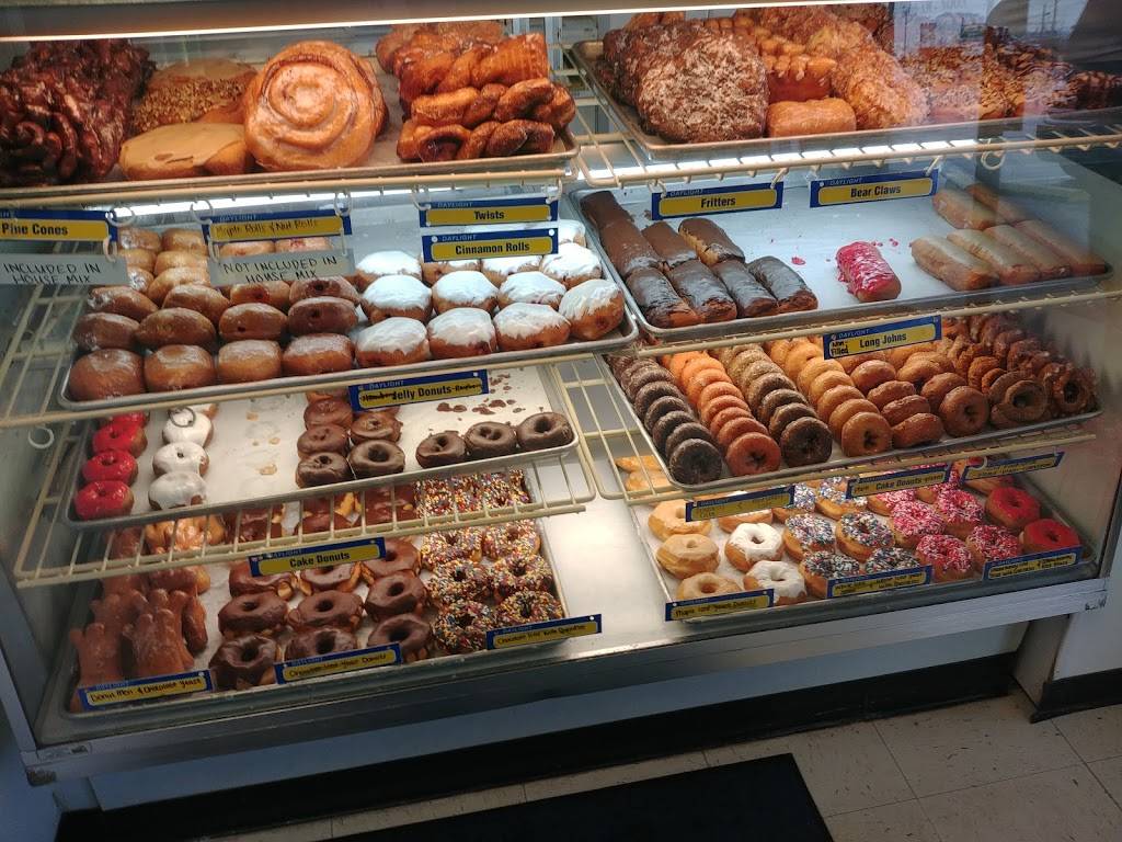 Daylight Donuts | meal delivery | 1285 State Road 135 Suite 7, Box 1, Greenwood, IN 46142, USA | 3178829530 OR +1 317-882-9530