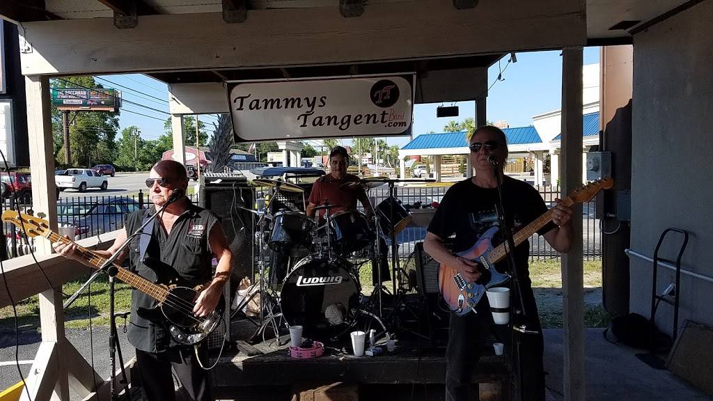 The Waterway House Sports and Spirits | restaurant | 9814 N Kings Hwy, Myrtle Beach, SC 29572, USA | 8432327077 OR +1 843-232-7077