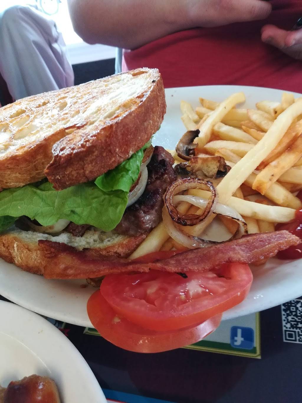 Grannys Lakeside Diner | restaurant | 25125 Grass Lake Rd, Antioch, IL 60002, USA | 8473952328 OR +1 847-395-2328