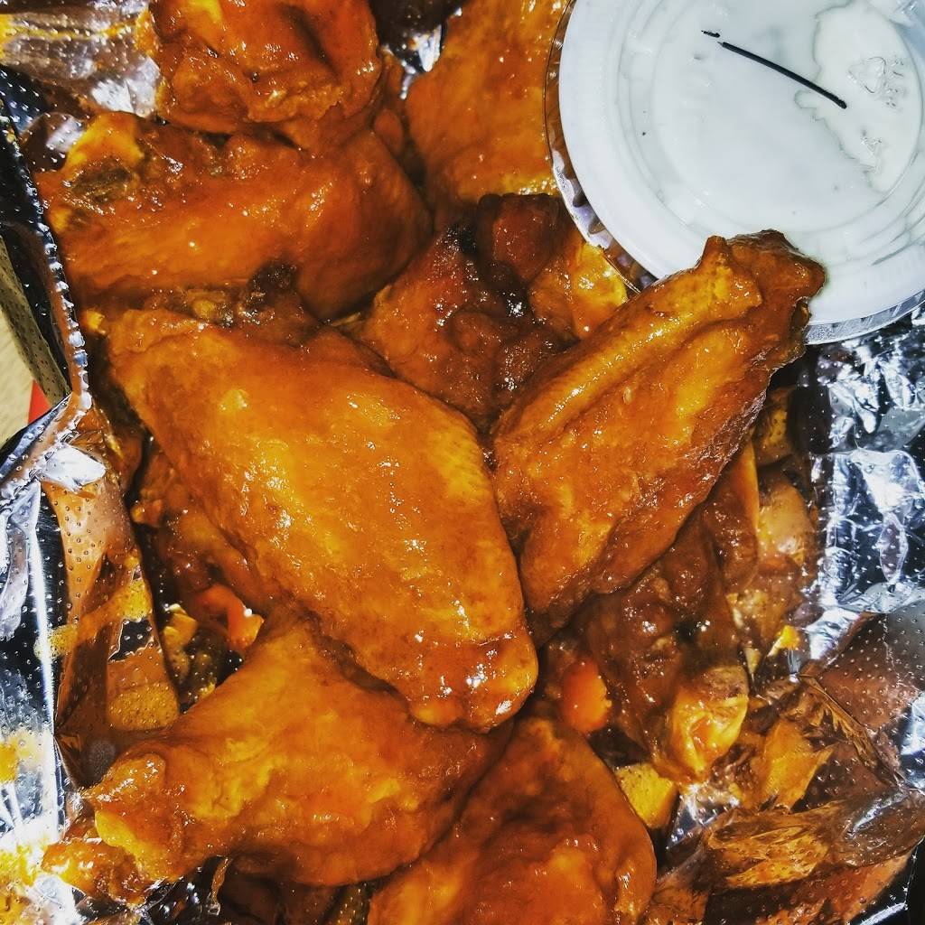 Alton Sports Tap | restaurant | 3812 College Ave, Alton, IL 62002, USA | 6184652539 OR +1 618-465-2539