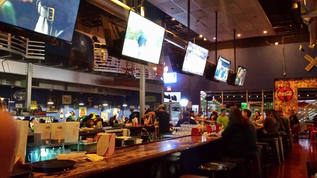 Armadillos Texas Style Burgers-City Base | restaurant | 2619 SE Military Dr, San Antonio, TX 78223, USA | 2106177797 OR +1 210-617-7797