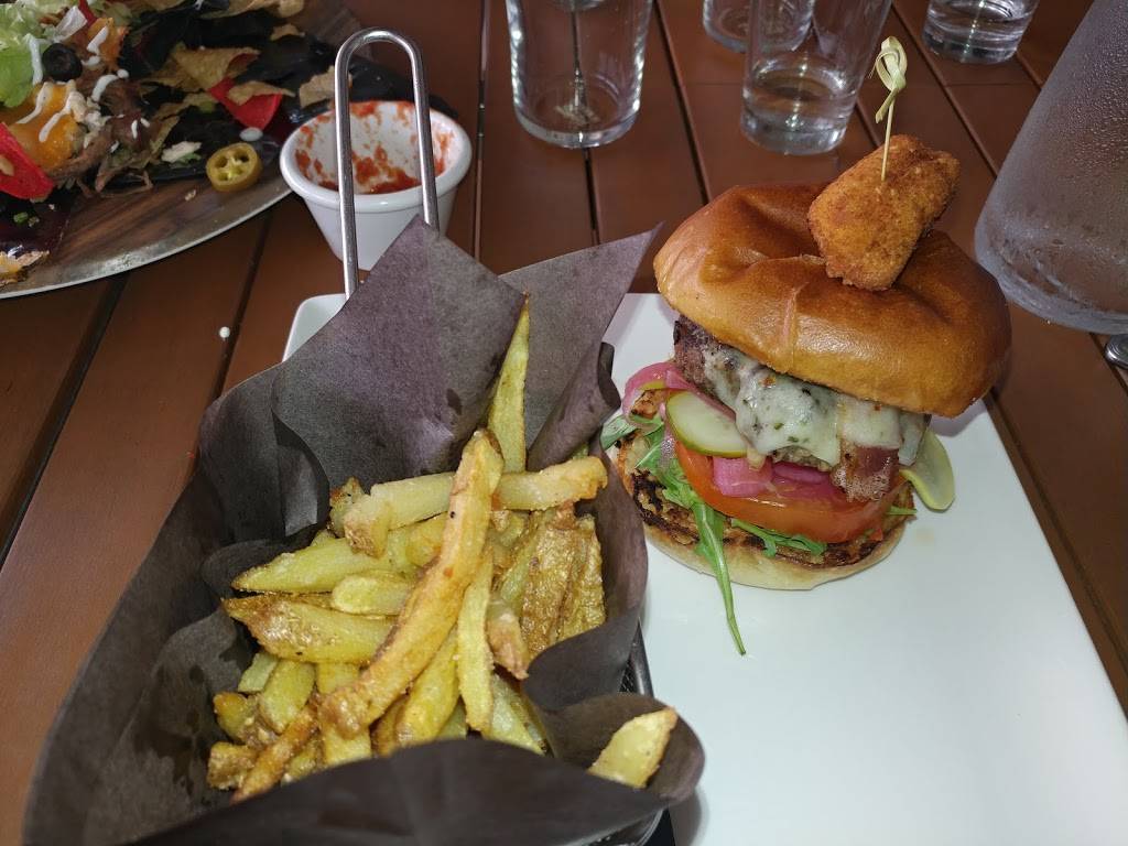 Iggys Grill Bar Patio | restaurant | 8525 Mississauga Rd, Brampton, ON L6Y 0C1, Canada | 9054559095 OR +1 905-455-9095