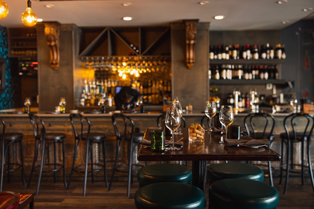 Uvae Kitchen and Wine Bar | restaurant | 5553 N Clark St, Chicago, IL 60640, USA | 7736541432 OR +1 773-654-1432