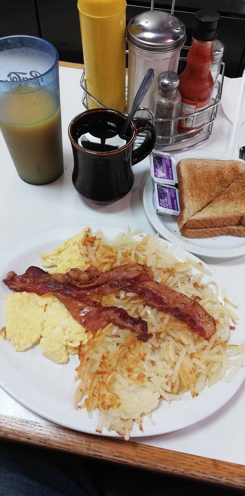 Woodward Coney Island | restaurant | 616 Woodward Ave, Detroit, MI 48226, USA | 3139619900 OR +1 313-961-9900