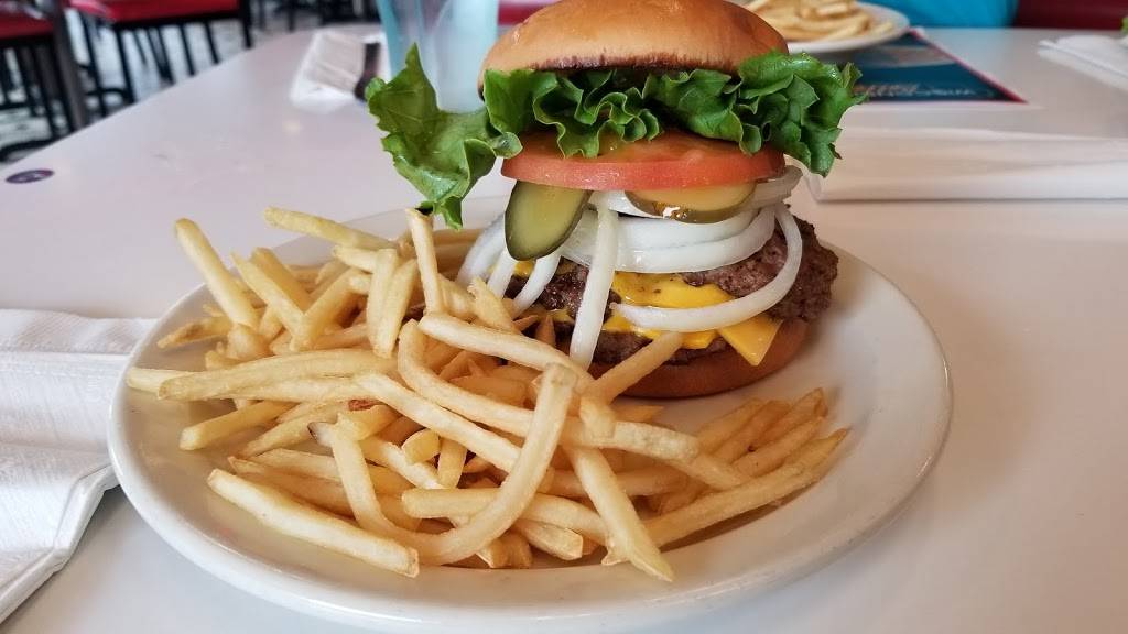 Steak n Shake | restaurant | 2717 S Hurstbourne Pkwy, Louisville, KY 40220, USA | 5024913397 OR +1 502-491-3397