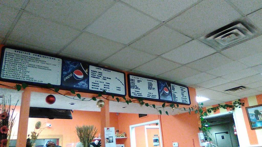 Tacos Salsas Y Carnitas | restaurant | 1615, 1021 W Hillcrest Dr # A, DeKalb, IL 60115, USA | 8157876898 OR +1 815-787-6898