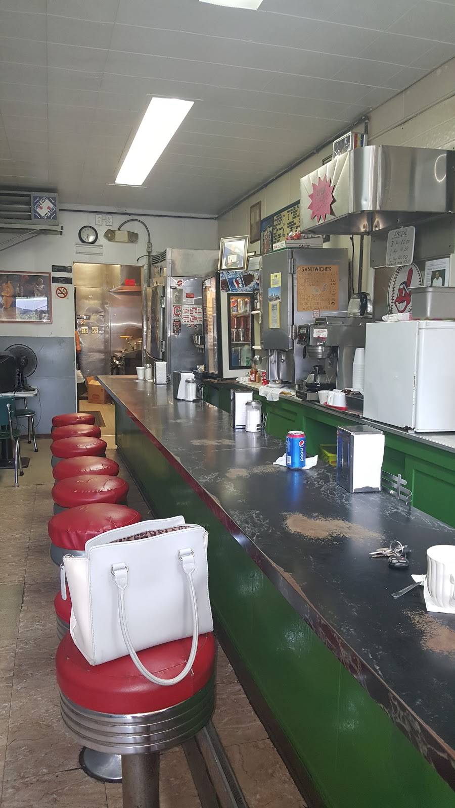 Old Fashion Hot Dogs | meal takeaway | 4008 Lorain Ave, Cleveland, OH 44113, USA | 2166314460 OR +1 216-631-4460