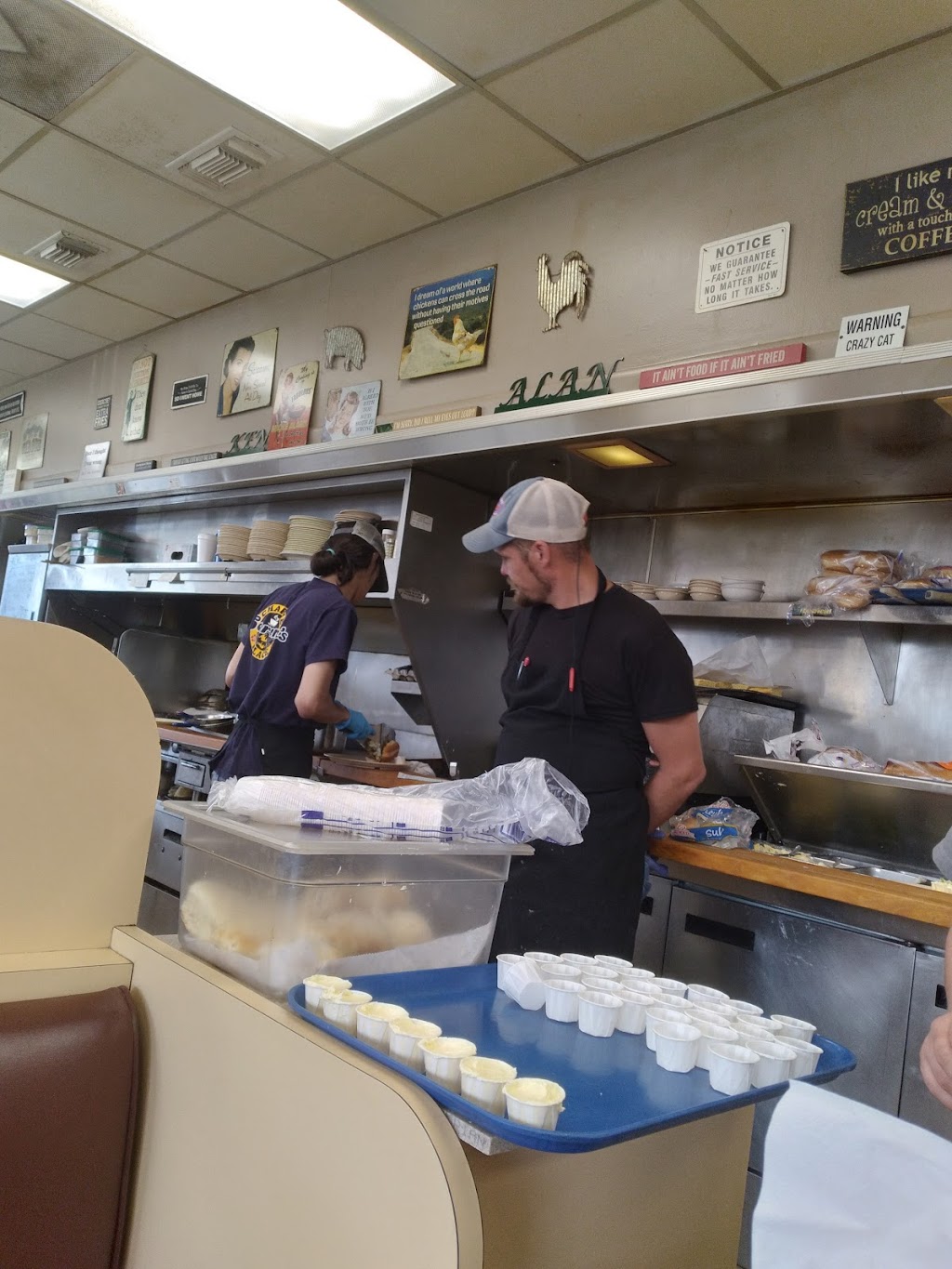 Charlie Corams Place | restaurant | 2729 W 23rd St, Panama City, FL 32405, USA | 8508723447 OR +1 850-872-3447