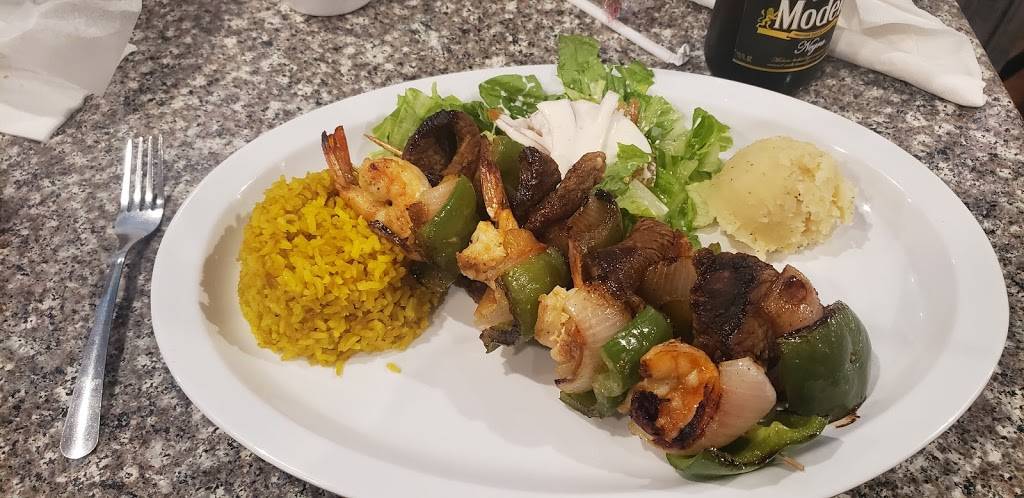 Los Colegas | restaurant | 1613 N Zaragoza Rd, El Paso, TX 79936, USA | 9158553744 OR +1 915-855-3744