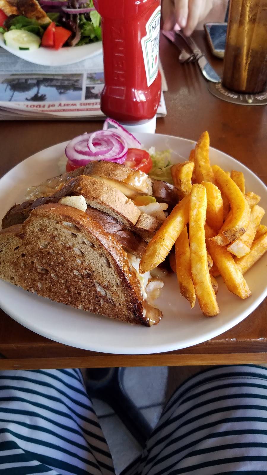 The Bridge Tender Inn & Dockside Bar | restaurant | 135 Bridge St, Bradenton Beach, FL 34217, USA | 9417784849 OR +1 941-778-4849