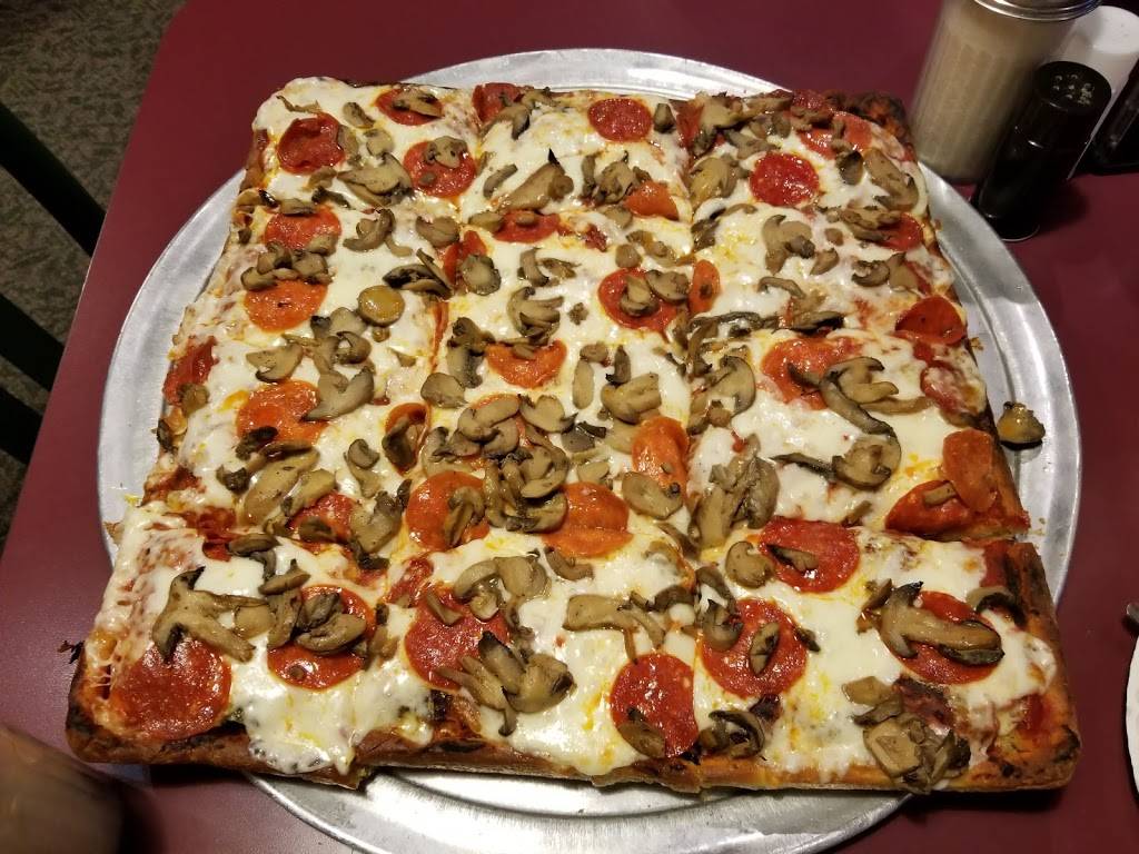 Italian Village | restaurant | 2101 Fort Henry Dr #48, Kingsport, TN 37664, USA | 4232477391 OR +1 423-247-7391