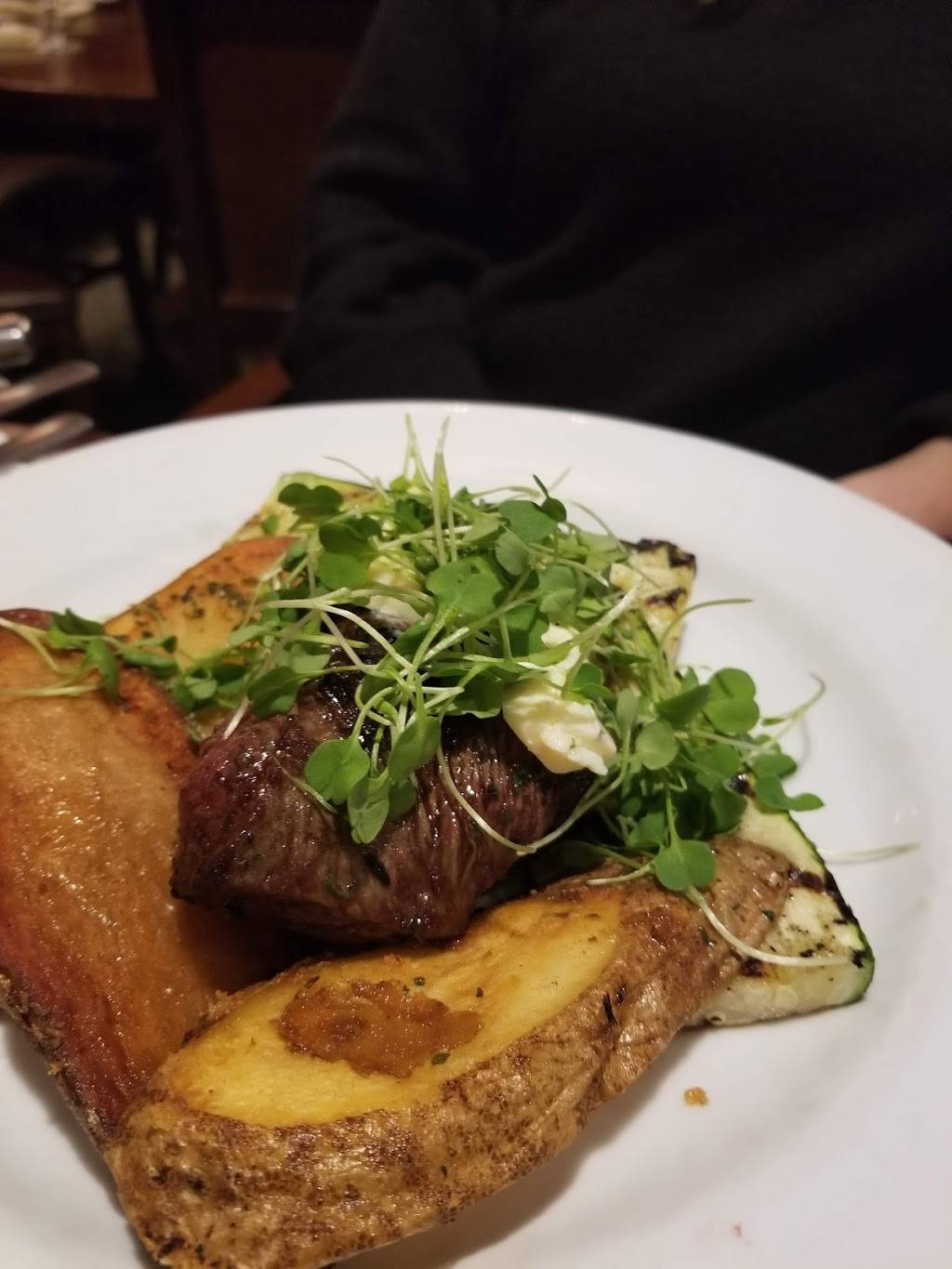 Merchants Row | restaurant | 48 Monument St, Concord, MA 01742, USA | 9783692373 OR +1 978-369-2373