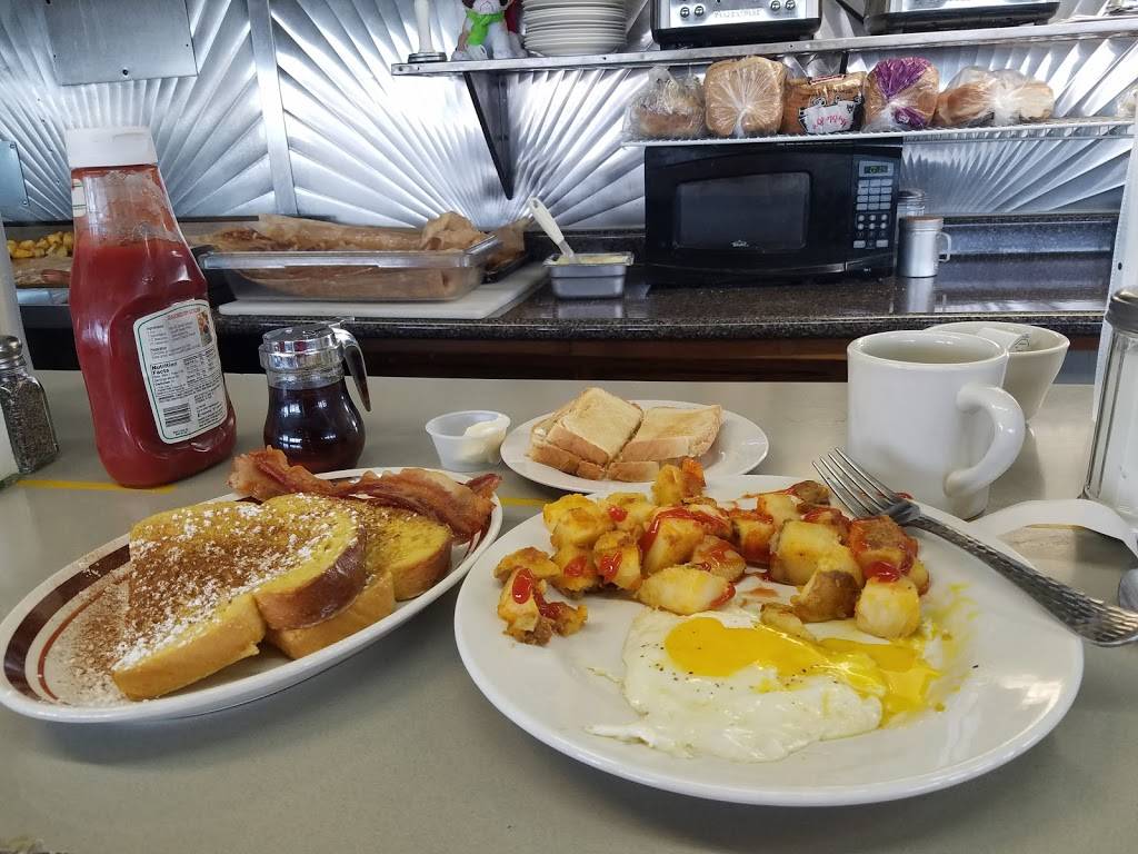 Red Baron Airport Diner | restaurant | 220 Airport Access Rd, Southbridge, MA 01550, USA | 5087655800 OR +1 508-765-5800