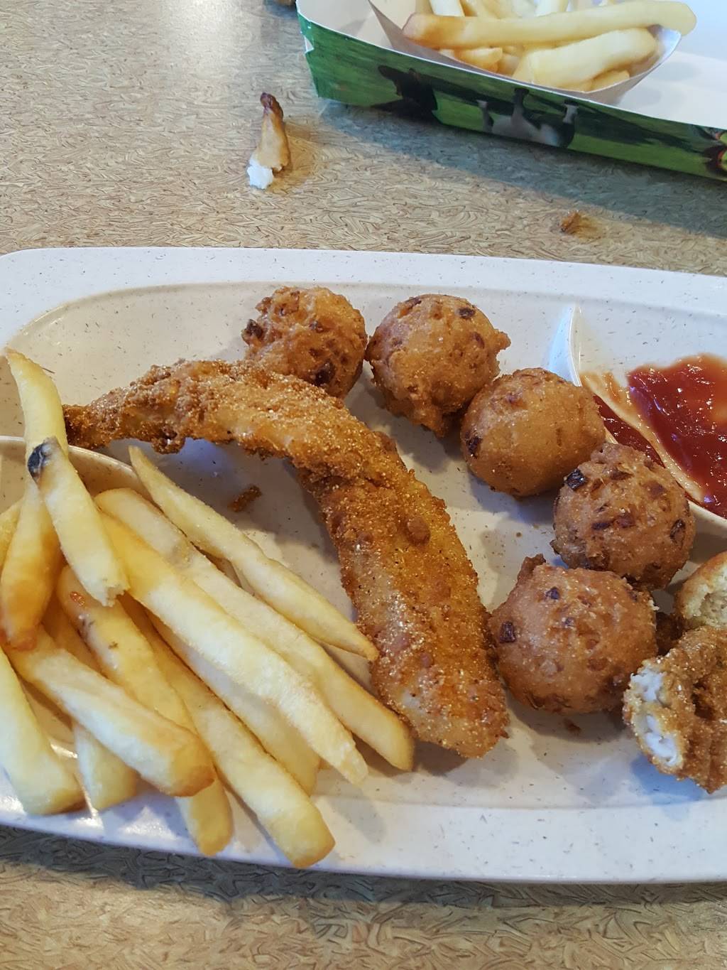 Captain Ds | restaurant | 2939 Fort Campbell Blvd, Hopkinsville, KY 42240, USA | 2708854555 OR +1 270-885-4555