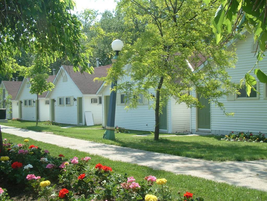 Fern Resort | restaurant | 4432 Fern Resort Rd, Ramara, ON L3V 0L1, Canada | 8005673376 OR +1 800-567-3376