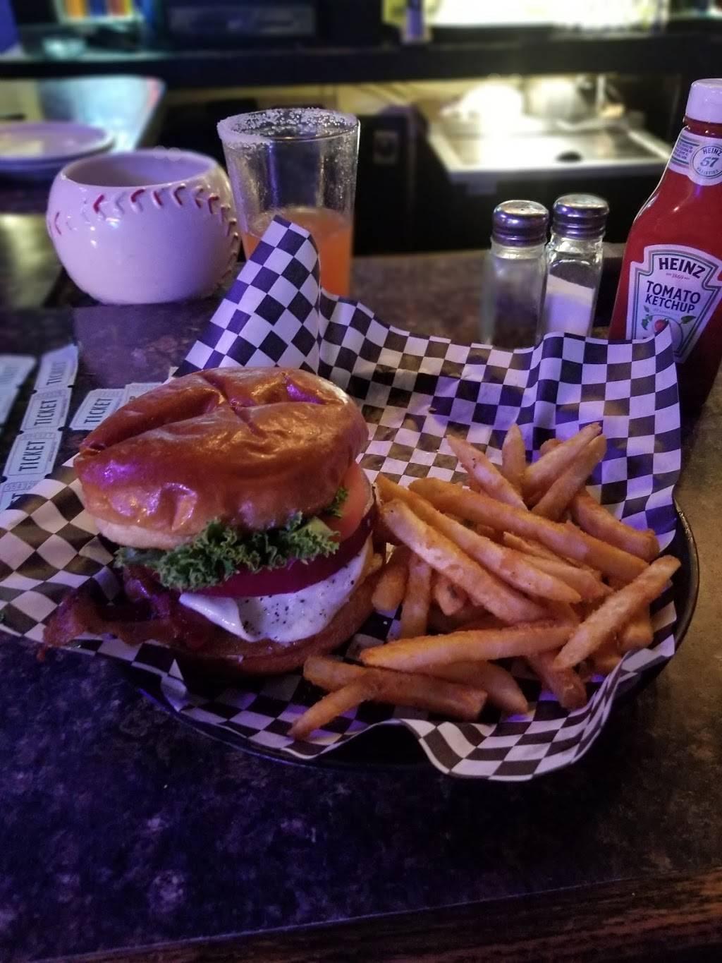 Lumpys Sports Grill | restaurant | 12325 N May Ave, Oklahoma City, OK 73120, USA | 4052863300 OR +1 405-286-3300