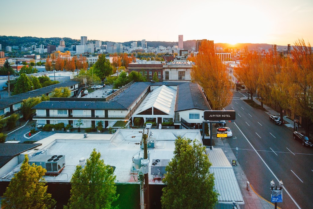 Jupiter NEXT | restaurant | 900 E Burnside St, Portland, OR 97214, USA | 5032309200 OR +1 503-230-9200