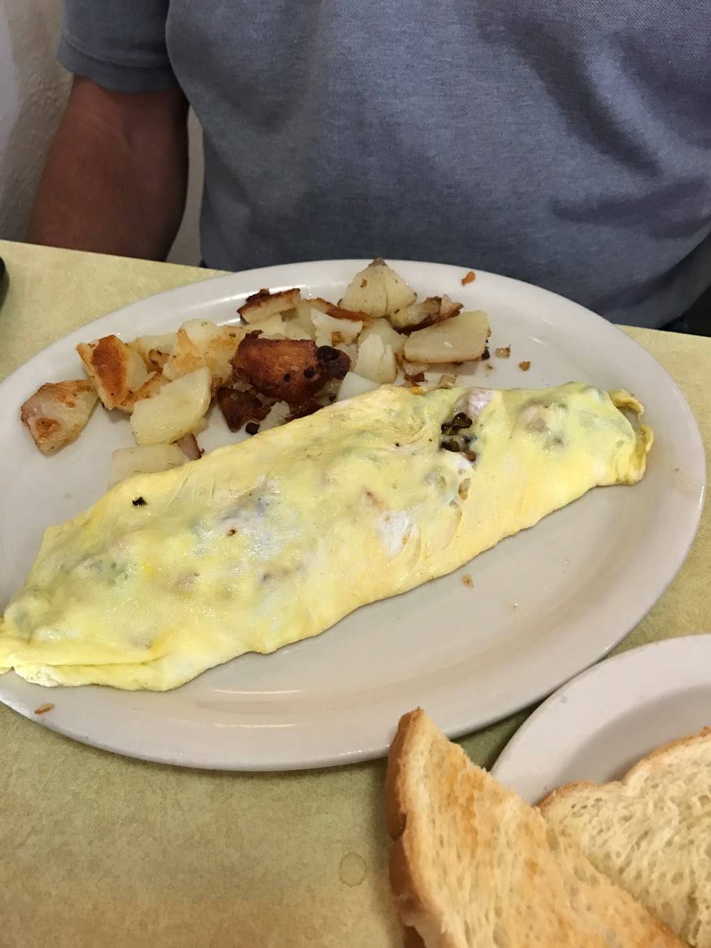 Court Street Dairy Lunch | restaurant | 347 Court St NE, Salem, OR 97301, USA | 5033636433 OR +1 503-363-6433