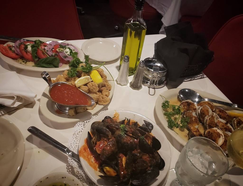 Anthonys Runway 84 | night club | 330 W State Rd 84, Fort Lauderdale, FL 33315, USA | 9544678484 OR +1 954-467-8484