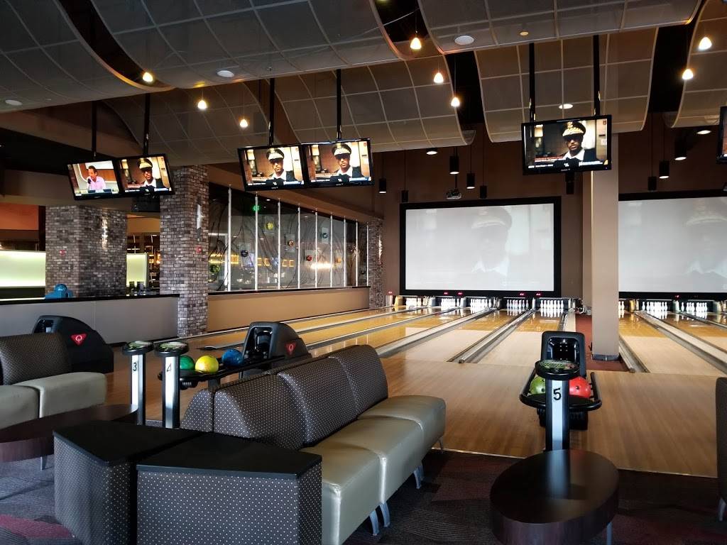 Studio Movie Grill | restaurant | 4401 W Claiborne Square, Hampton, VA 23666, USA | 7573258896 OR +1 757-325-8896
