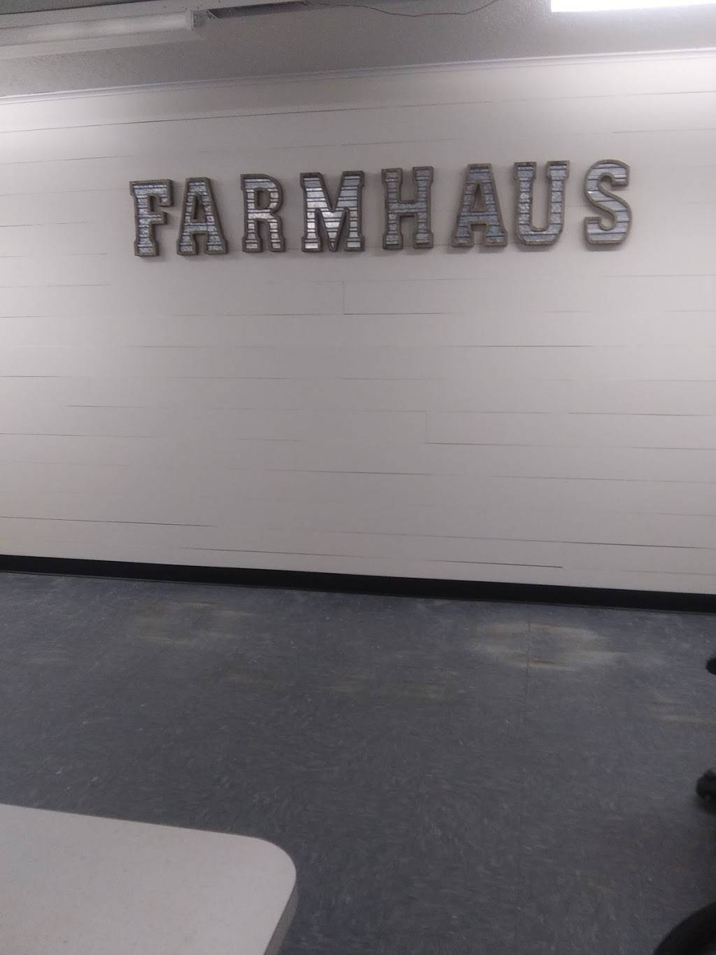 Newcastle Farmhaus | restaurant | 32381 US-36, Walhonding, OH 43843, USA | 7408244624 OR +1 740-824-4624