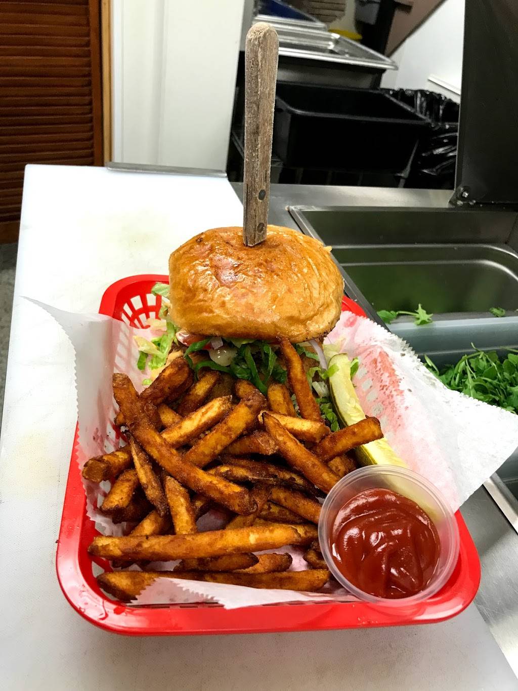 Dinos Riverwest | restaurant | 808 E Chambers St, Milwaukee, WI 53212, USA | 4145629171 OR +1 414-562-9171