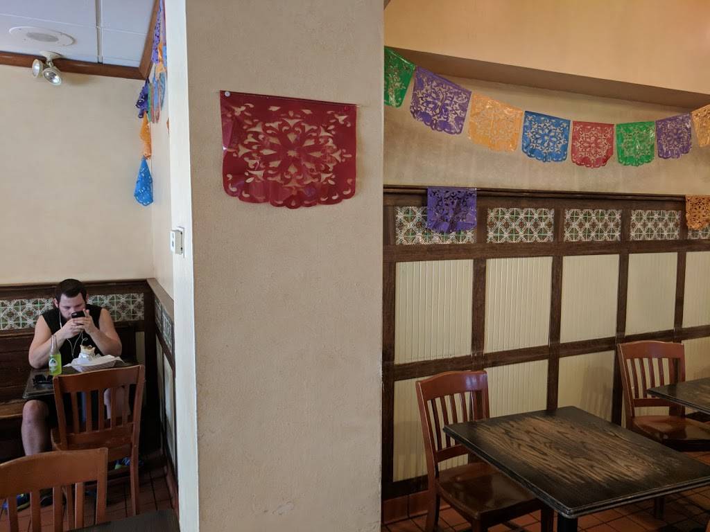 Annas Taqueria | restaurant | 236 Elm St, Somerville, MA 02144, USA | 6176663900 OR +1 617-666-3900