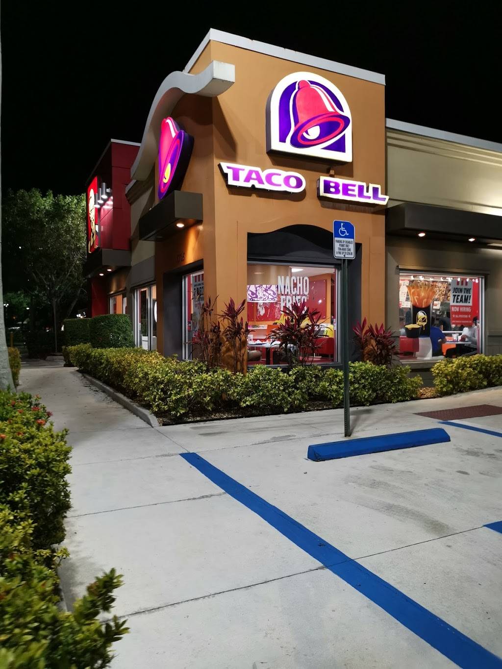 KFC | restaurant | 10725 NW 41st St, Miami, FL 33178, USA | 3056298342 OR +1 305-629-8342