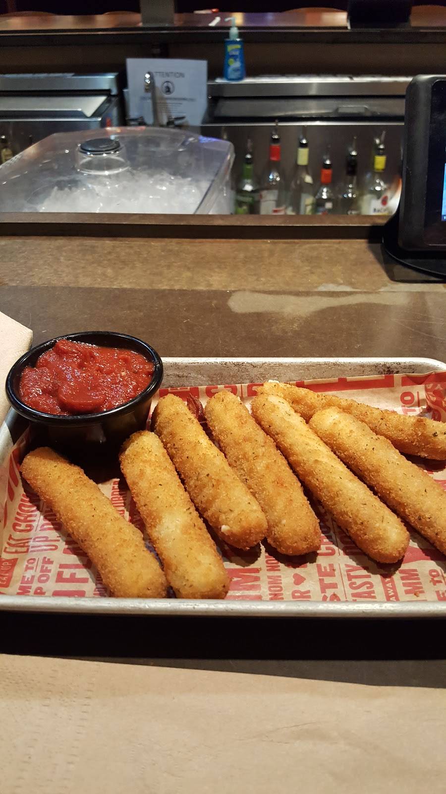 Applebees Grill + Bar | restaurant | 105 Sadler Ln, Emporia, VA 23847, USA | 4343369540 OR +1 434-336-9540