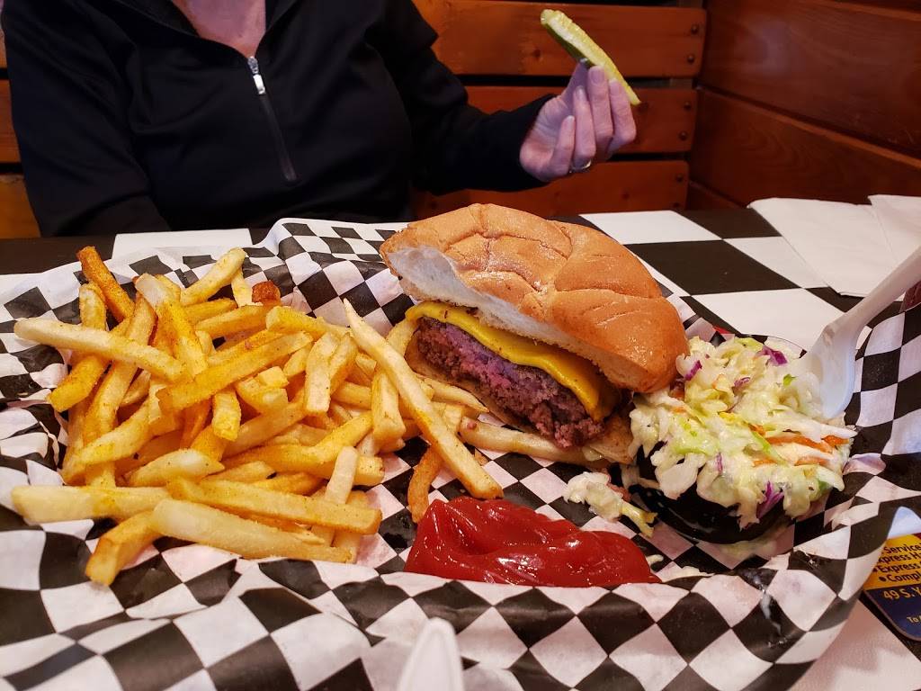 Brickyard Lounge and Grill | restaurant | 747 W International Speedway Blvd, Daytona Beach, FL 32114, USA | 3862532270 OR +1 386-253-2270