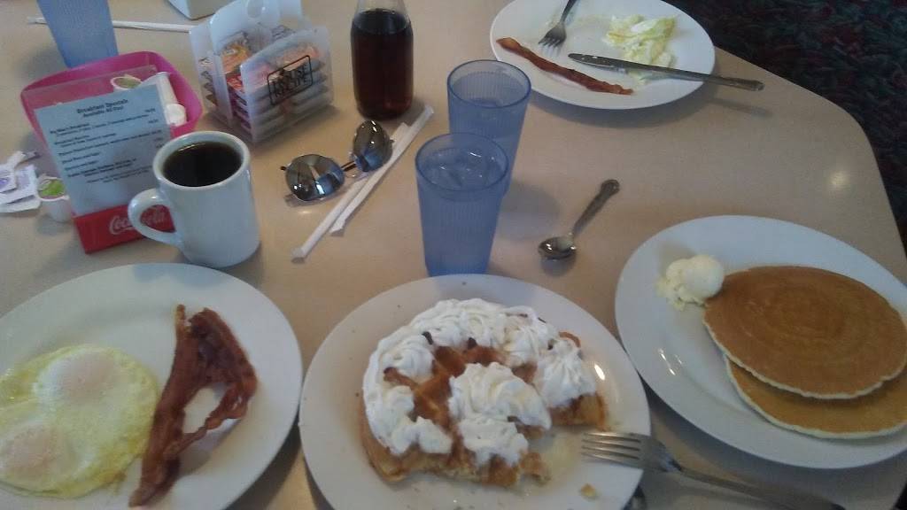 Carriage Cafe | restaurant | 2295 Tapo St, Simi Valley, CA 93063, USA | 8055777857 OR +1 805-577-7857