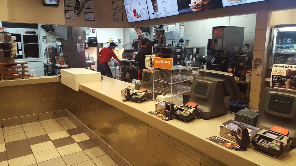 McDonalds | cafe | 53 S Main St, Bradford, MA 01835, USA | 9783749812 OR +1 978-374-9812