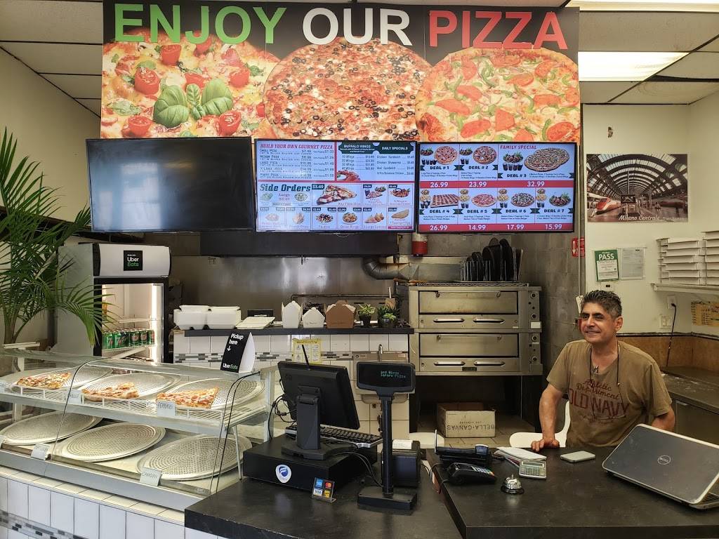 Sapore Pizza and Wings | restaurant | 45 Four Winds Dr, North York, ON M3J 1K7, Canada | 4165467647 OR +1 416-546-7647