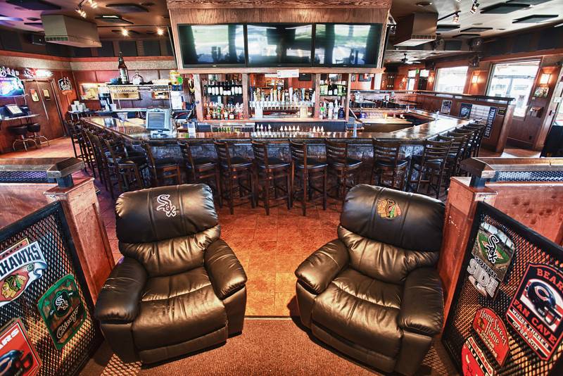 Michels Sports Eatery | restaurant | 8209 Wicker Ave, St John, IN 46373, USA | 2193651525 OR +1 219-365-1525