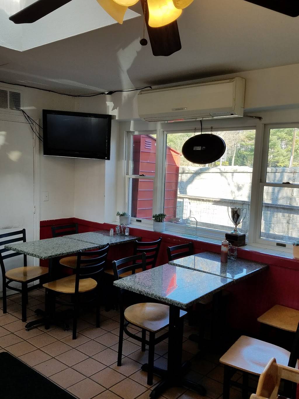 Dougies Stand By | cafe | 604 N Main St, Port Chester, NY 10573, USA | 9149390022 OR +1 914-939-0022