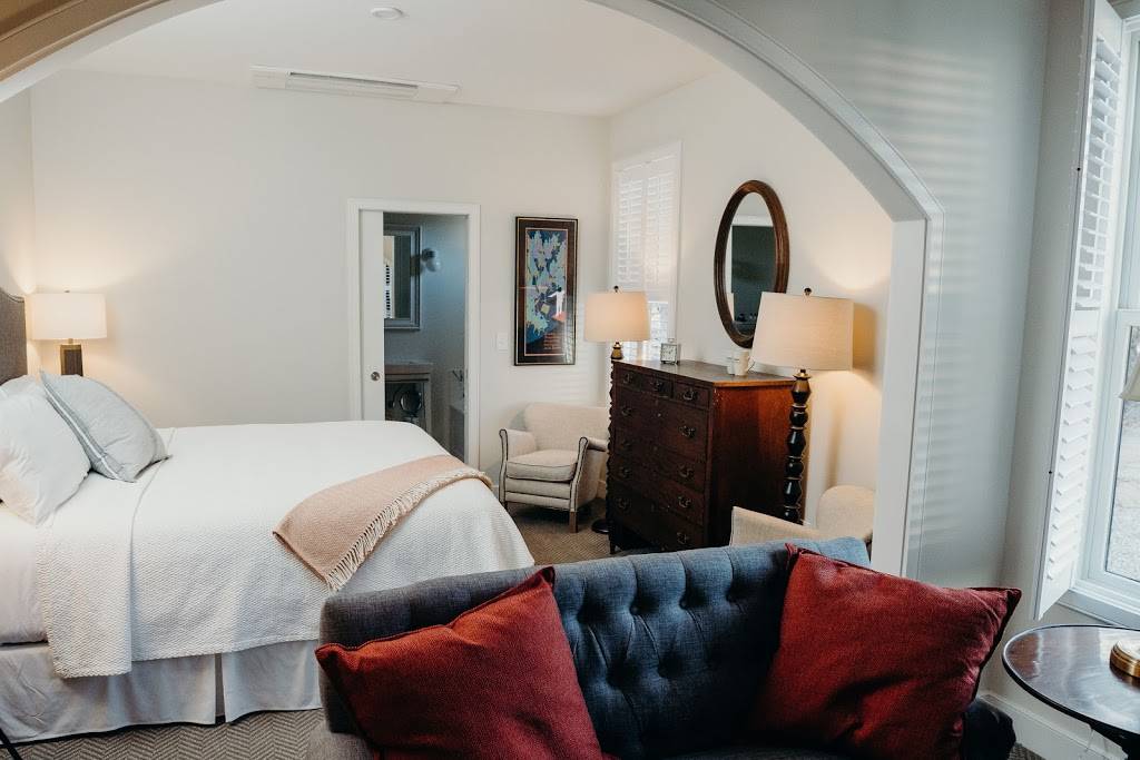 Briar Barn Inn |  | 101 Main St, Rowley, MA 01969, USA | 9786535323 OR +1 978-653-5323