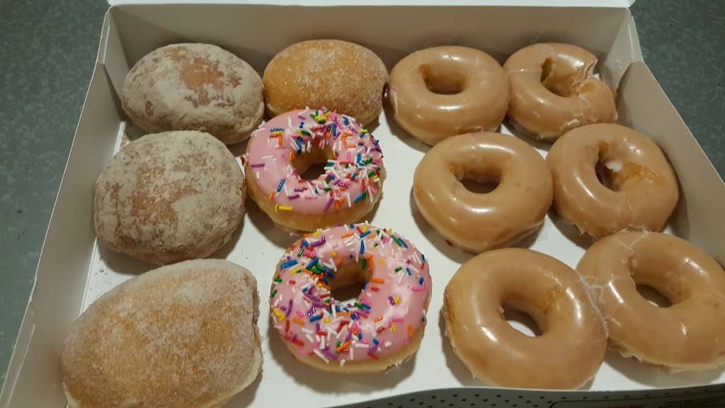 Krispy Kreme | bakery | 530 NE 167th St, North Miami Beach, FL 33162, USA | 3059496135 OR +1 305-949-6135