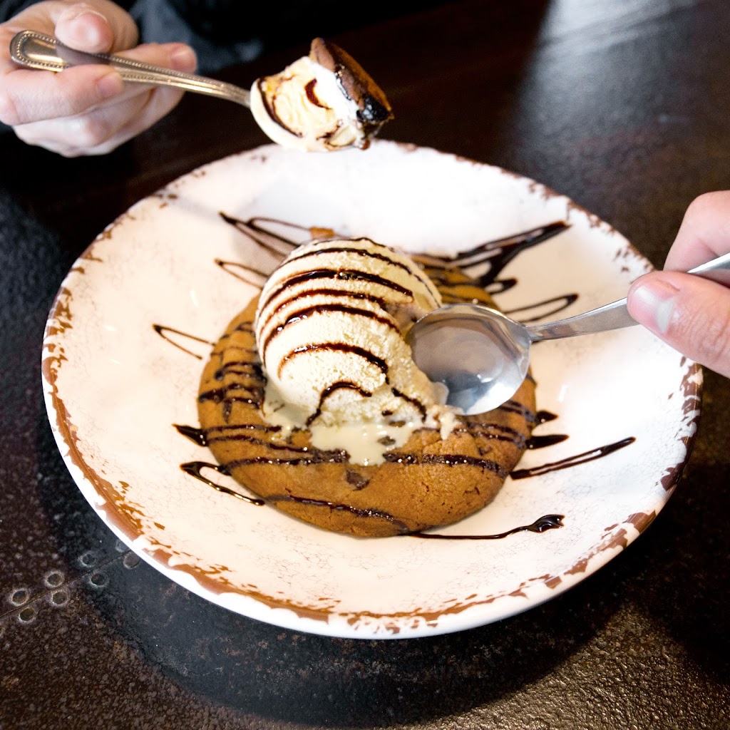 Buffalos | restaurant | 6854 Eastchase Pkwy, Montgomery, AL 36117, USA | 3342394444 OR +1 334-239-4444