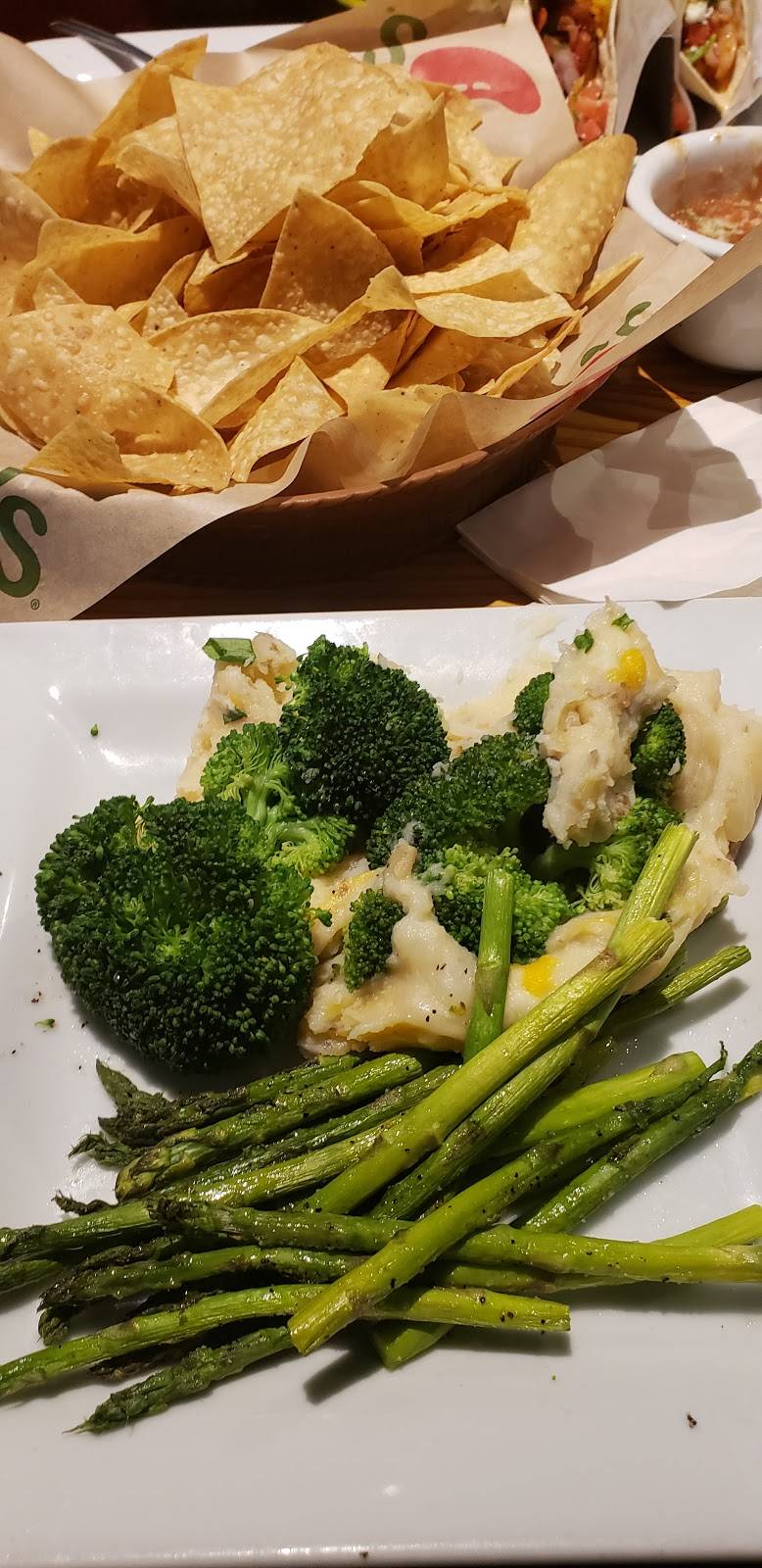 Chilis Grill & Bar | meal takeaway | 1652 Richmond Rd, Williamsburg, VA 23185, USA | 7572299865 OR +1 757-229-9865