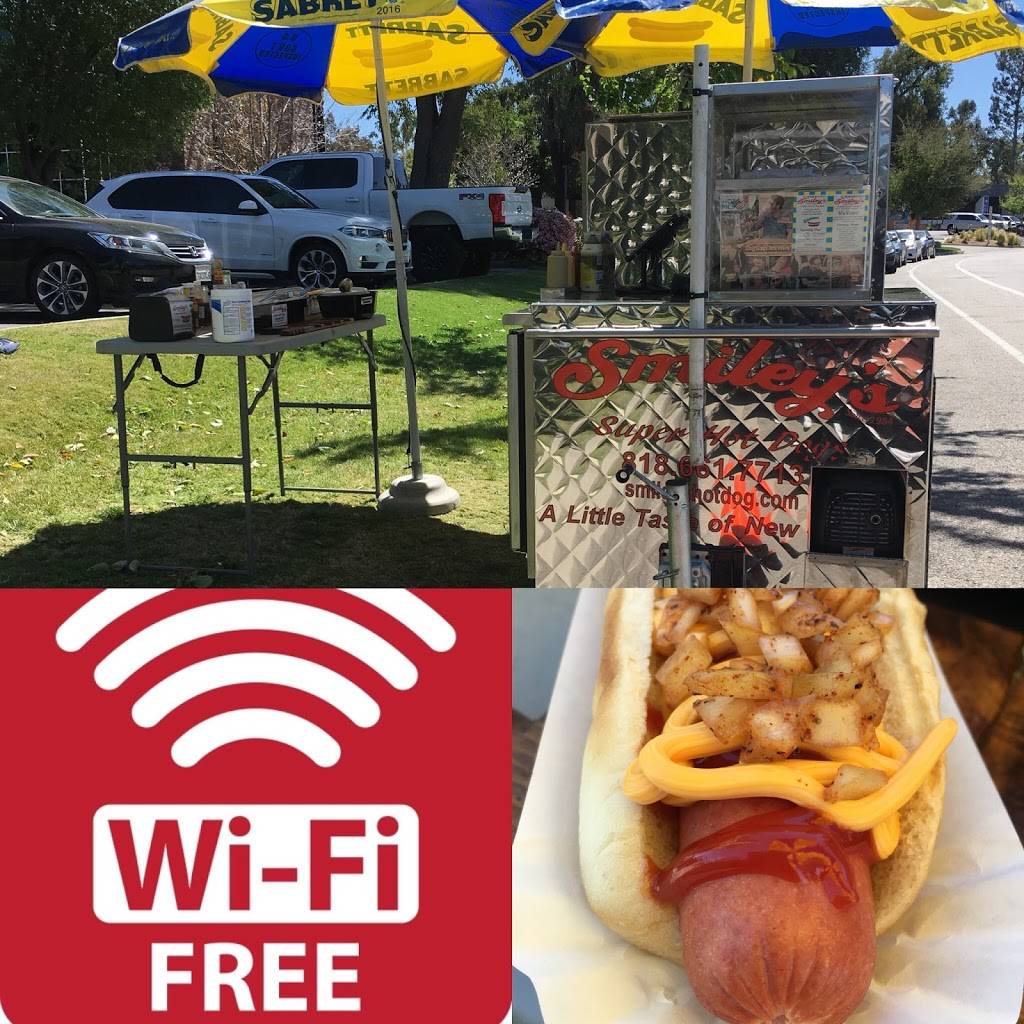 Smileys Hot Dogs | restaurant | 2649 Townsgate Rd, Westlake Village, CA 91361, USA | 8186617713 OR +1 818-661-7713