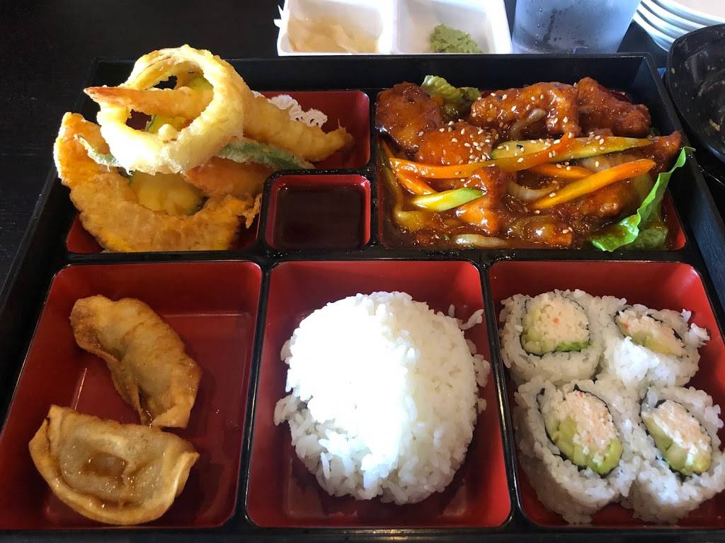 Hooked on Sushi | restaurant | 4750 Bryant Irvin Rd Unit 842, Fort Worth, TX 76132, USA | 8173700685 OR +1 817-370-0685