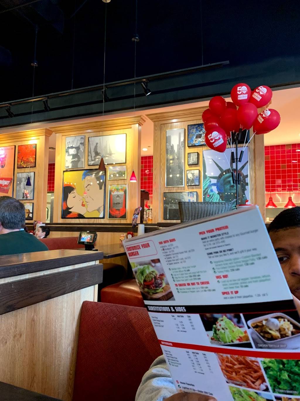 Red Robin Gourmet Burgers and Brews | restaurant | 17301 Valley Mall Rd, Hagerstown, MD 21740, USA | 3015825370 OR +1 301-582-5370