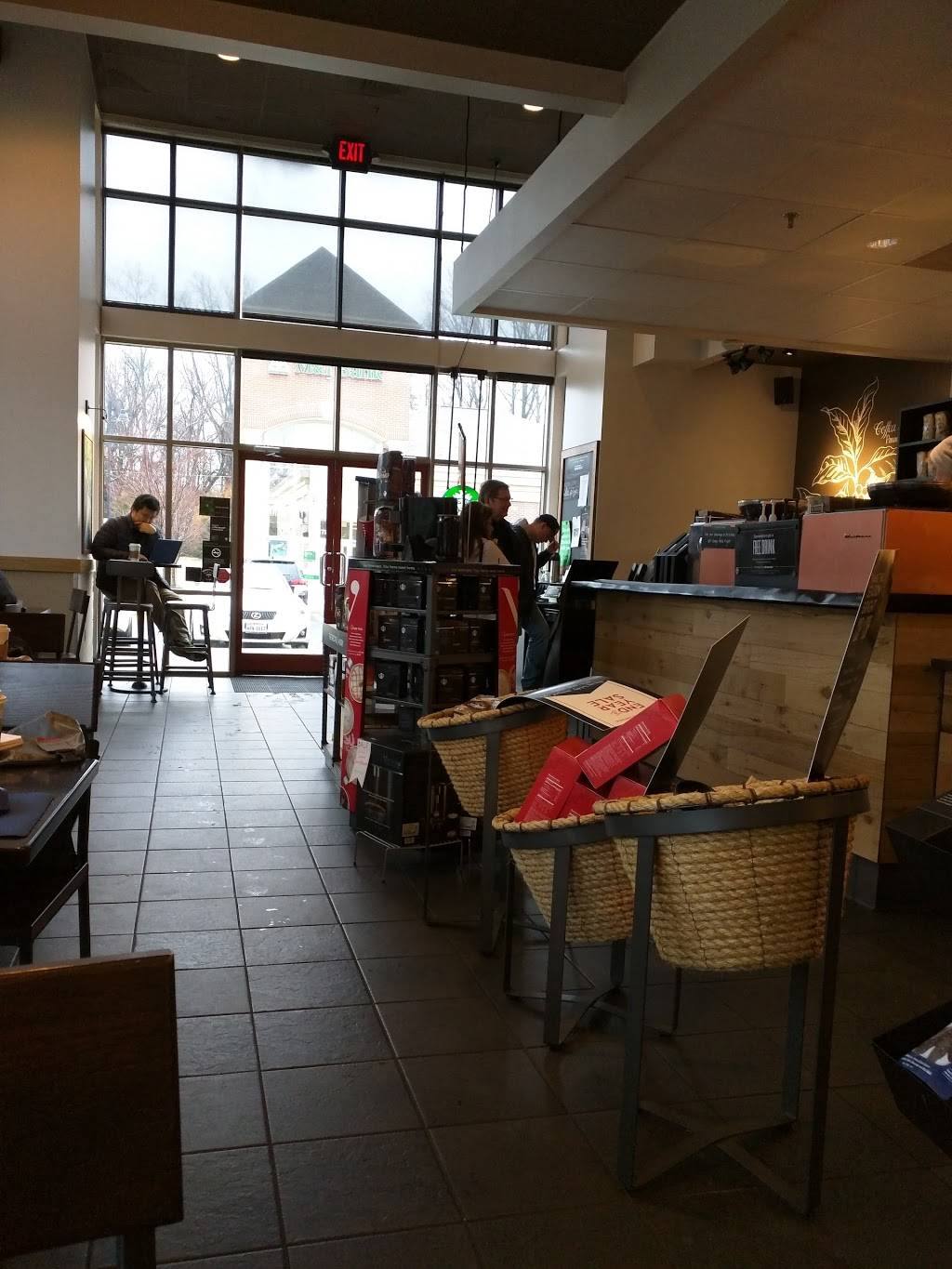 Starbucks | cafe | 11725 Lee Hwy, Fairfax, VA 22030, USA | 7033855732 OR +1 703-385-5732