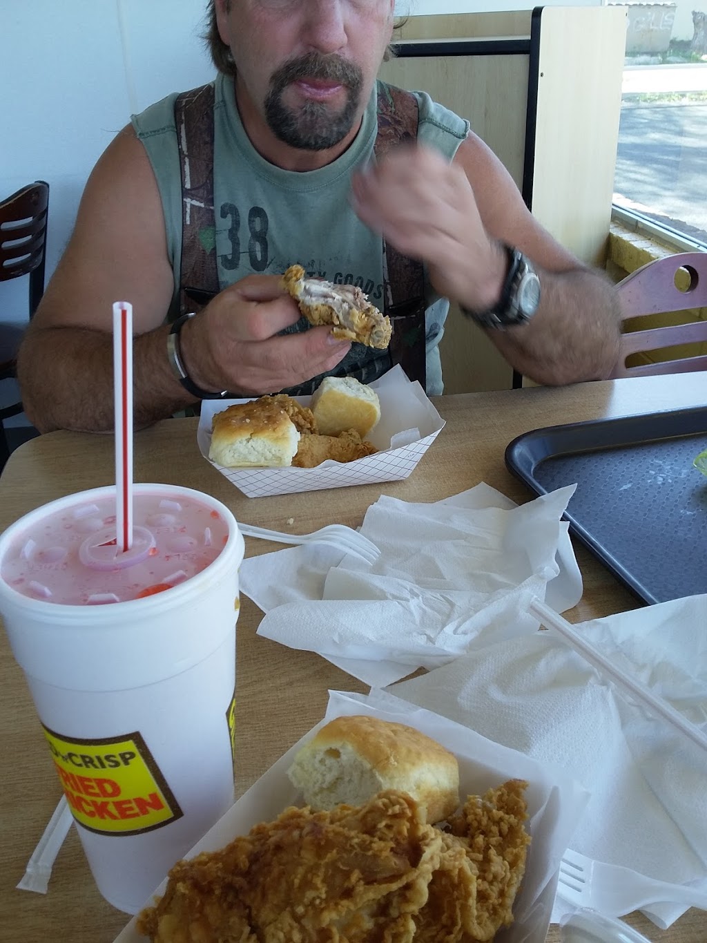 Gills Fried Chicken | restaurant | 2100 S Gregg St, Big Spring, TX 79720, USA | 4322634391 OR +1 432-263-4391