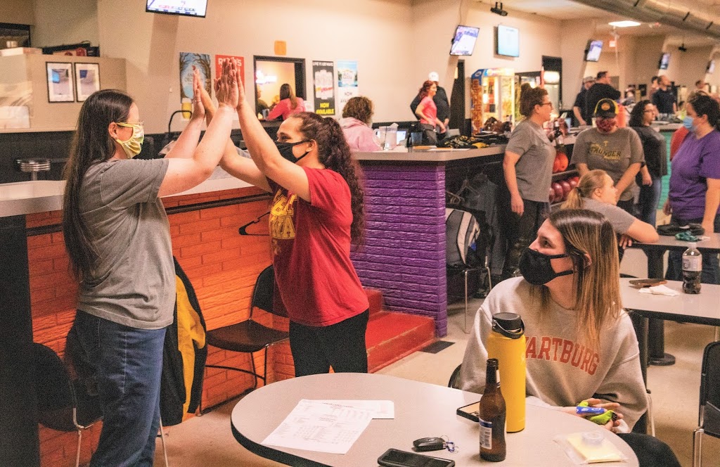 Lancer Lanes | restaurant | 3203 6th St SW, Cedar Rapids, IA 52404, USA | 3193641506 OR +1 319-364-1506