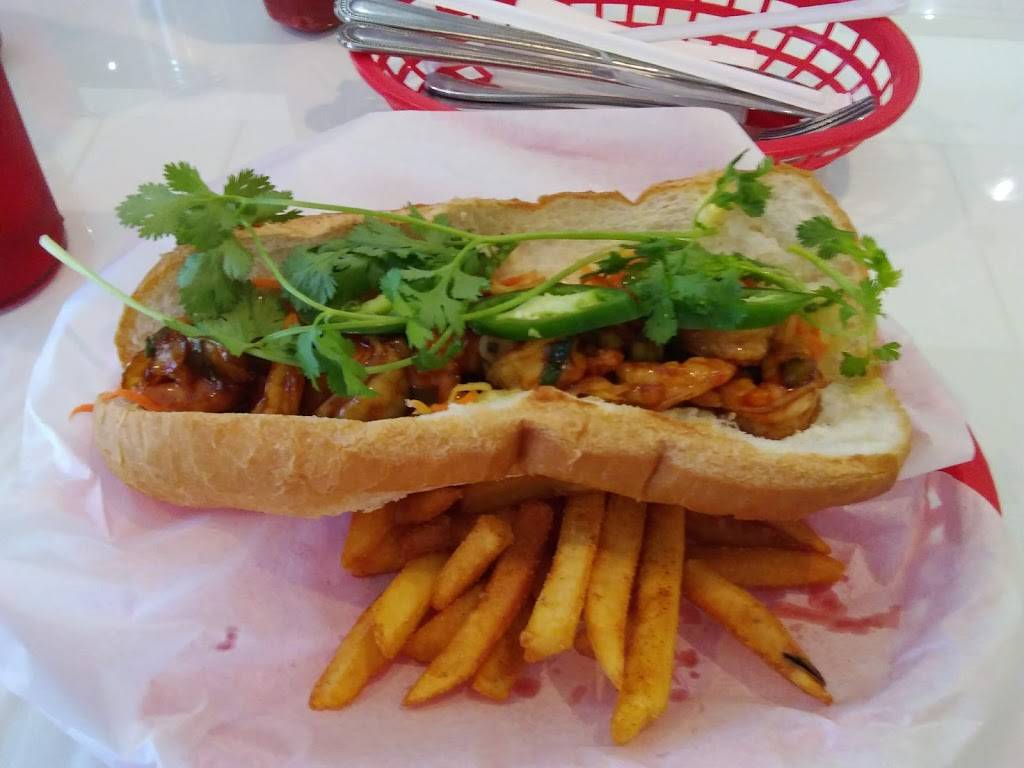 Pho & Po Boy | restaurant | 1827 SW Green Oaks Blvd #149, Arlington, TX 76017, USA | 8175332599 OR +1 817-533-2599