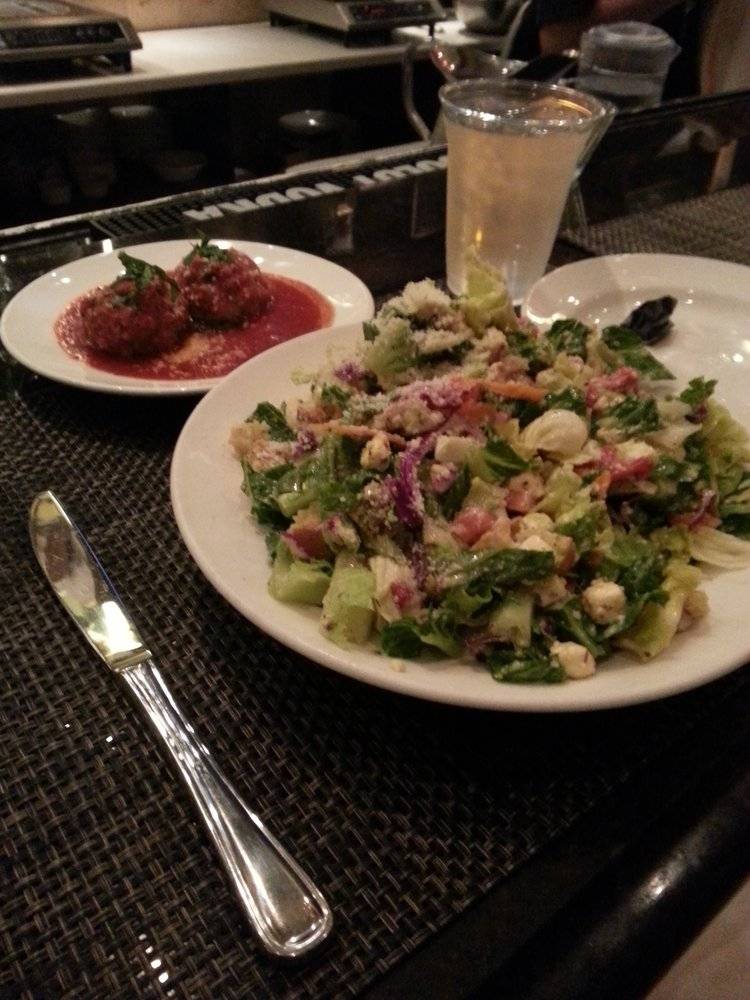 Mama Milano Pizza Bar | restaurant | 1421 N Wells St, Chicago, IL 60610, USA | 3127873710 OR +1 312-787-3710