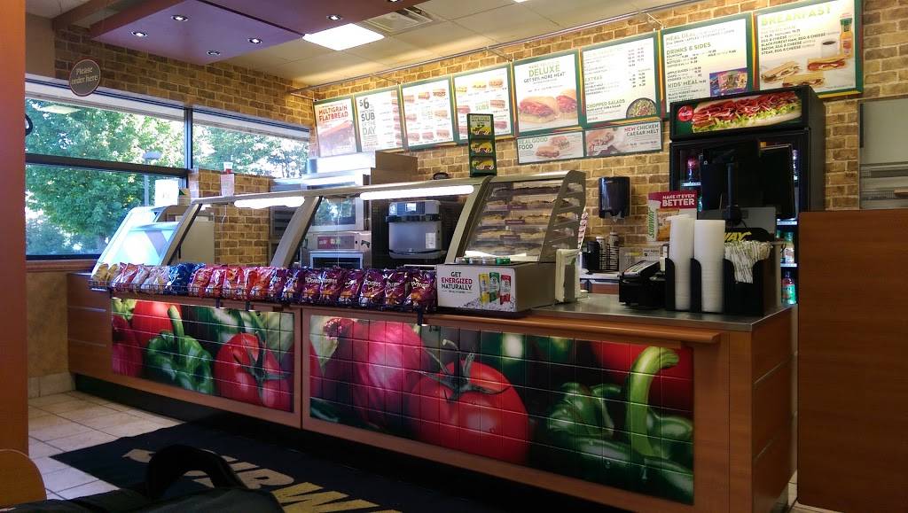 Subway Restaurants | restaurant | 746 Munson Ave, Traverse City, MI 49686, USA | 2319461591 OR +1 231-946-1591