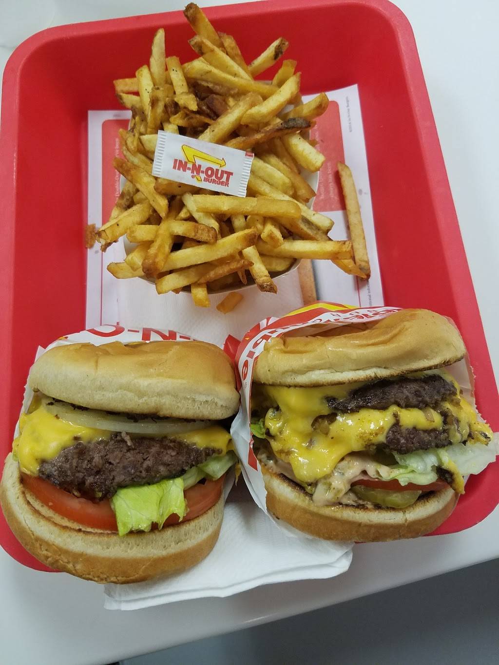 In-N-Out Burger | restaurant | 3701 S Lamar Blvd, Austin, TX 78704, USA | 8007861000 OR +1 800-786-1000